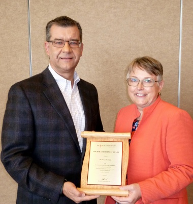 Dr. Darcy Marciniuk (left) receives the 2016 Lifetime Achievement Award from Ms. Pat Smith, Chair of the Lung Association.